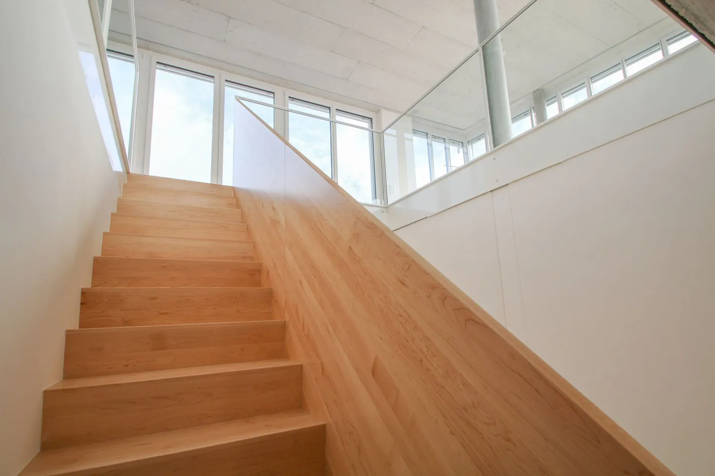 Extraordinary penthouse with 91 m² terrace in the heart of Pully and adjoining studio! - Photo 4 of 10