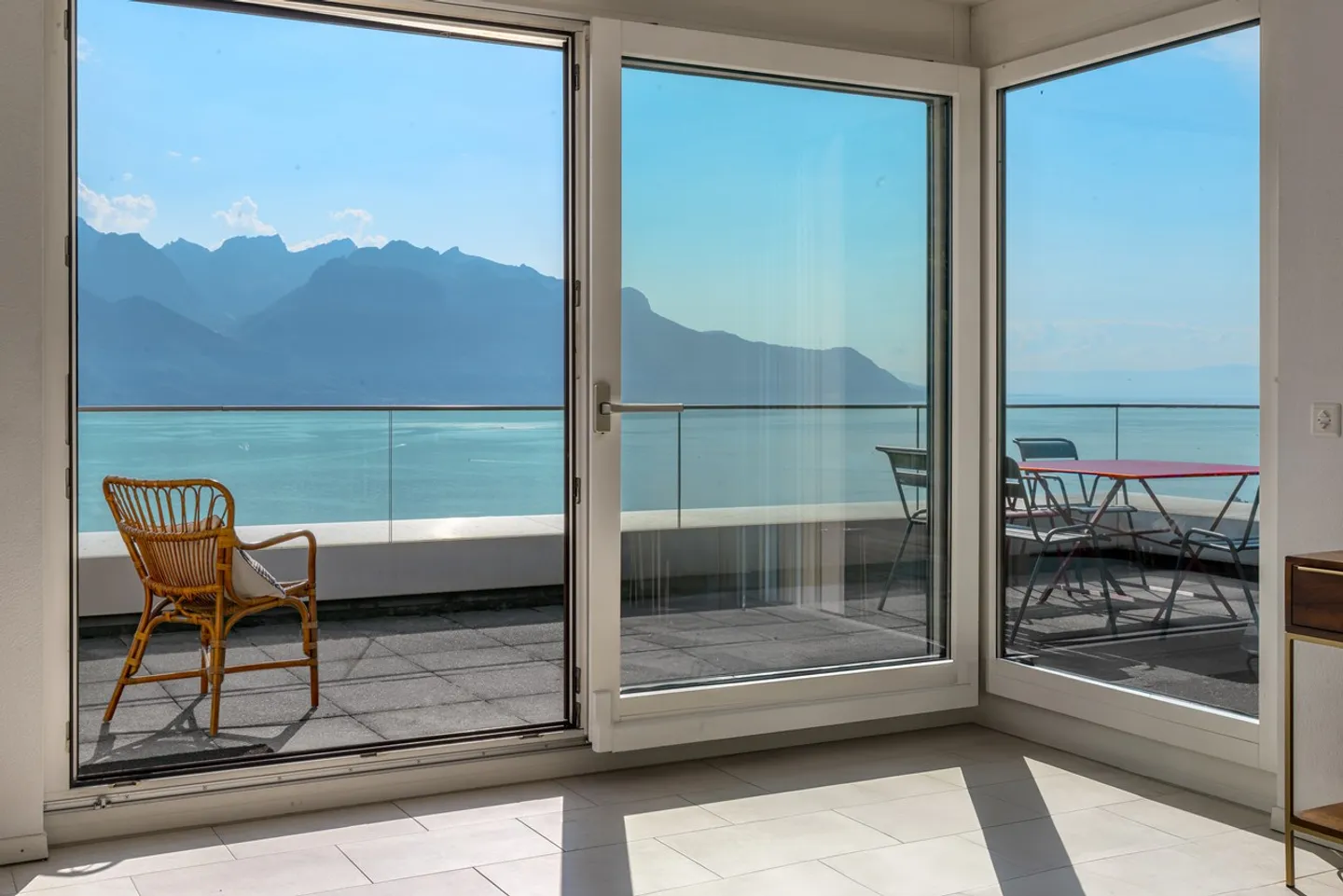 Stupendo attico con 5,5 stanze e vista - Foto 2 di 13