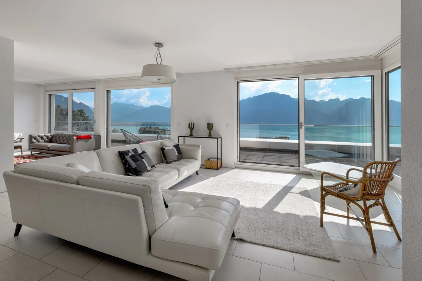 Stupendo attico con 5,5 stanze e vista - Foto 4 di 13