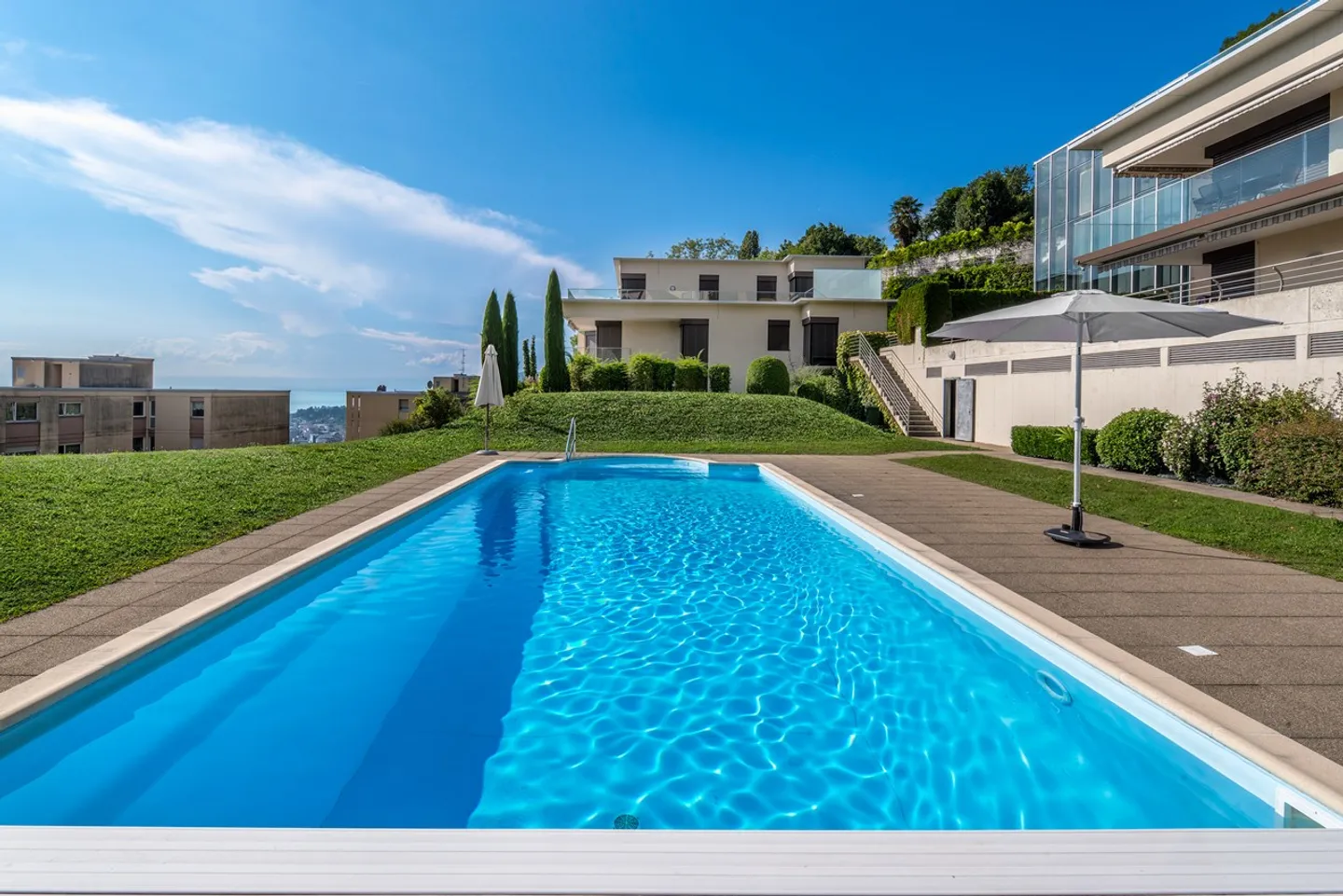 Stupendo attico con 5,5 stanze e vista - Foto 7 di 13