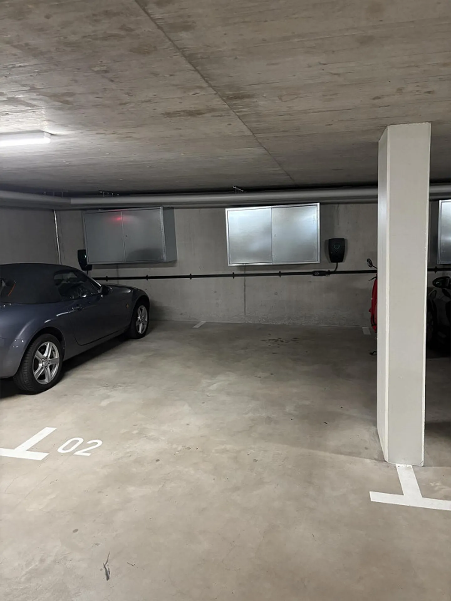 Garage with private charging station - Photo 2 of 5