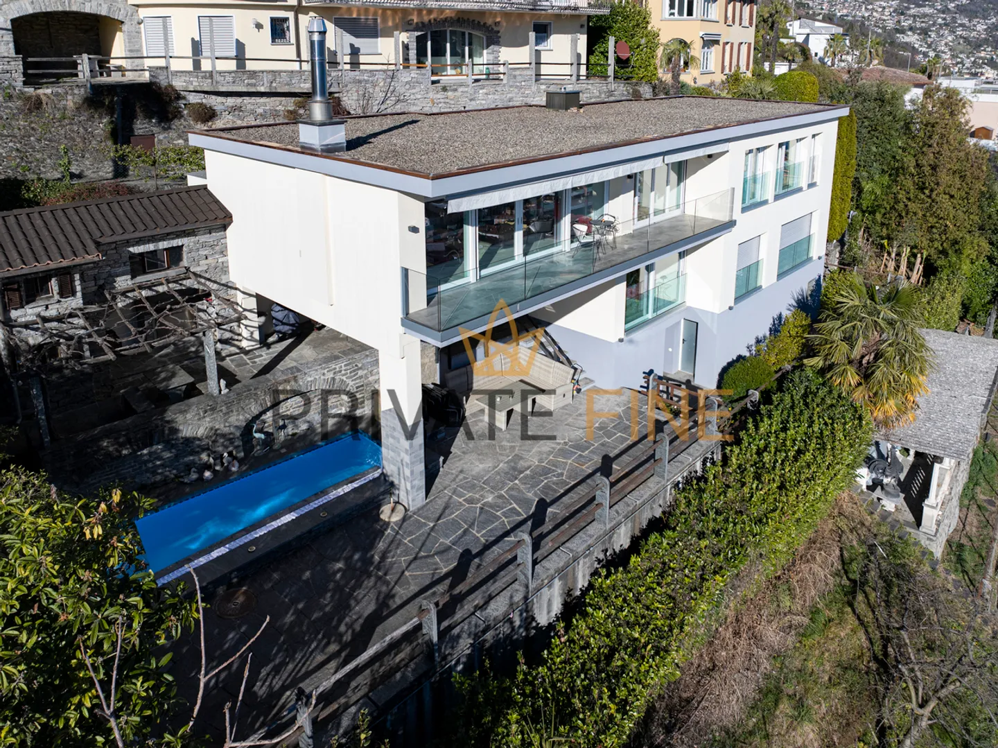 Moderne Villa mit Seesicht & Pool - Foto 9 von 10