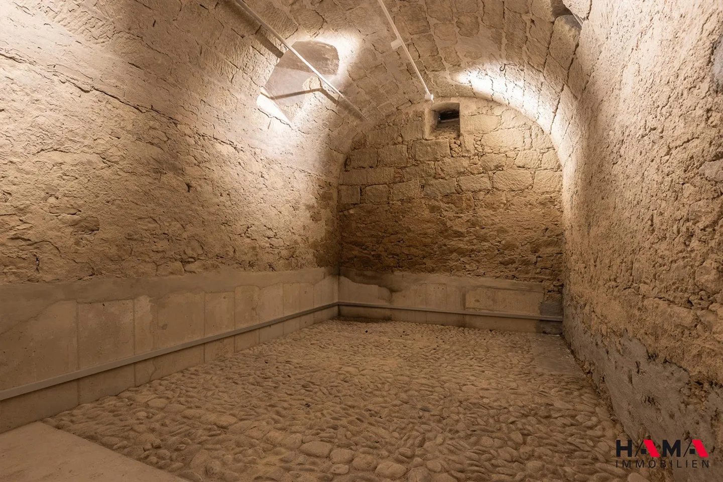 Historic Vaulted Cellar / Storage Room from 1680 for Rent - Photo 4 of 11
