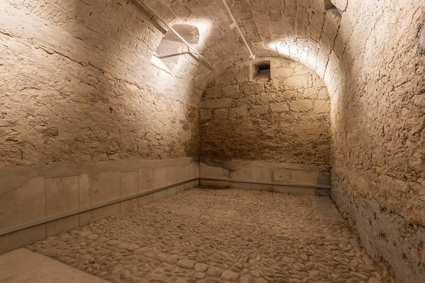 Historic Vaulted Cellar / Storage Room from 1680 for Rent - Photo 9 of 11