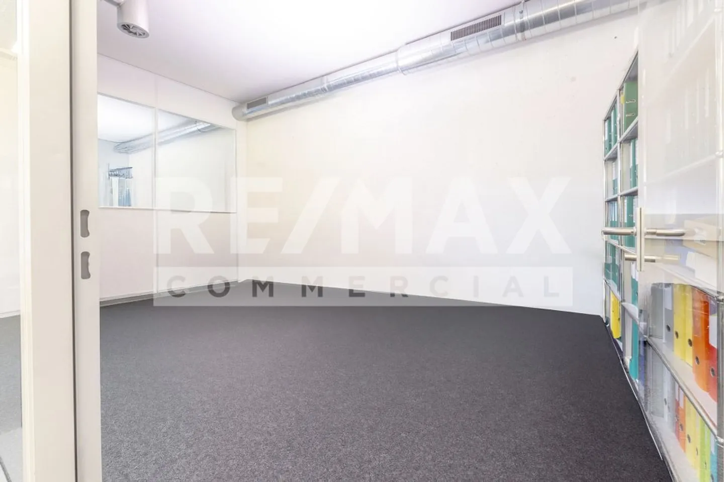 Helle und gut ausgebaute Büroeinheit im Ebipark, Breitloostrasse 10 in Oberglatt zu vermieten - Foto 2 von 8