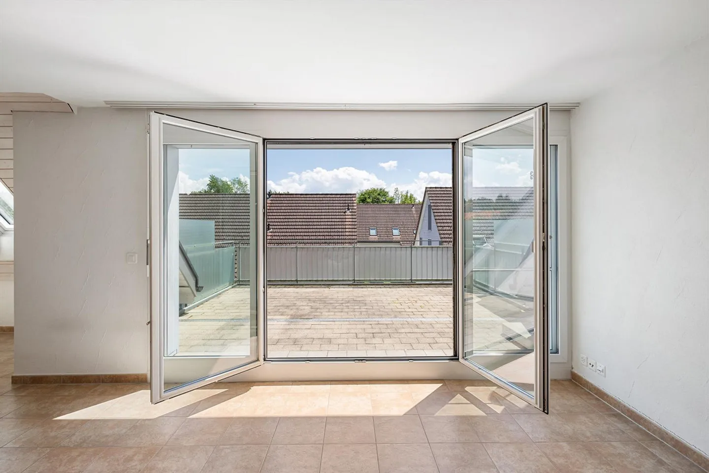 Living like in a single-family home: with roof terrace and plenty of privacy - Photo 3 of 13