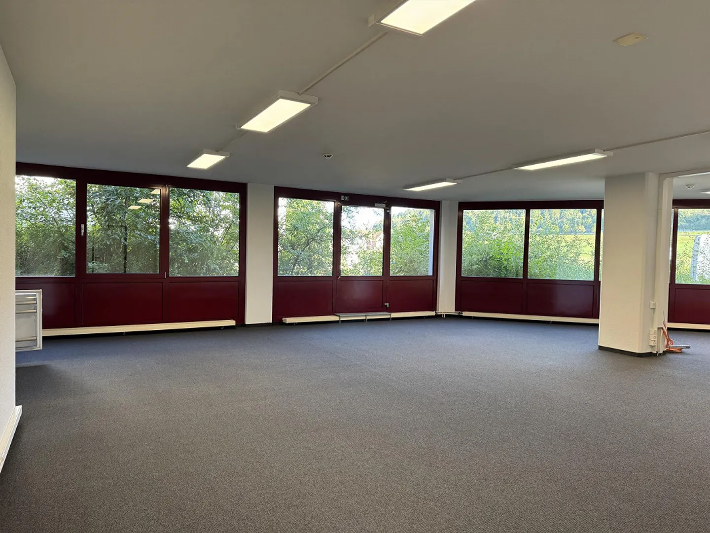 Bureau lumineux au rez-de-chaussée avec accès à la livraison - Photo 1 sur 16