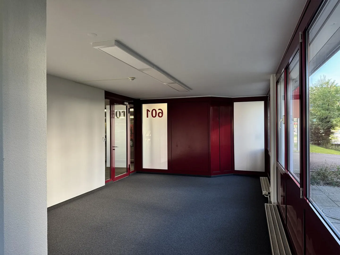 Bureau lumineux au rez-de-chaussée avec accès à la livraison - Photo 6 sur 16