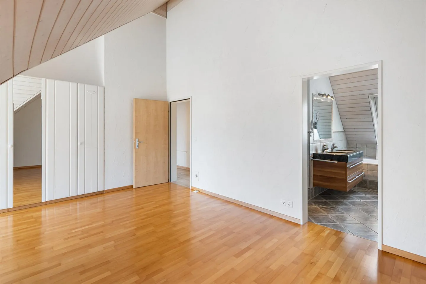 Living like in a single-family home: with roof terrace and plenty of privacy - Photo 9 of 13