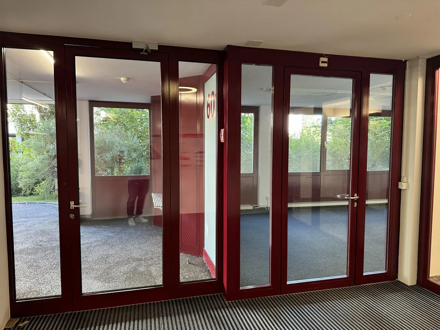 Bureau lumineux au rez-de-chaussée avec accès à la livraison - Photo 3 sur 16