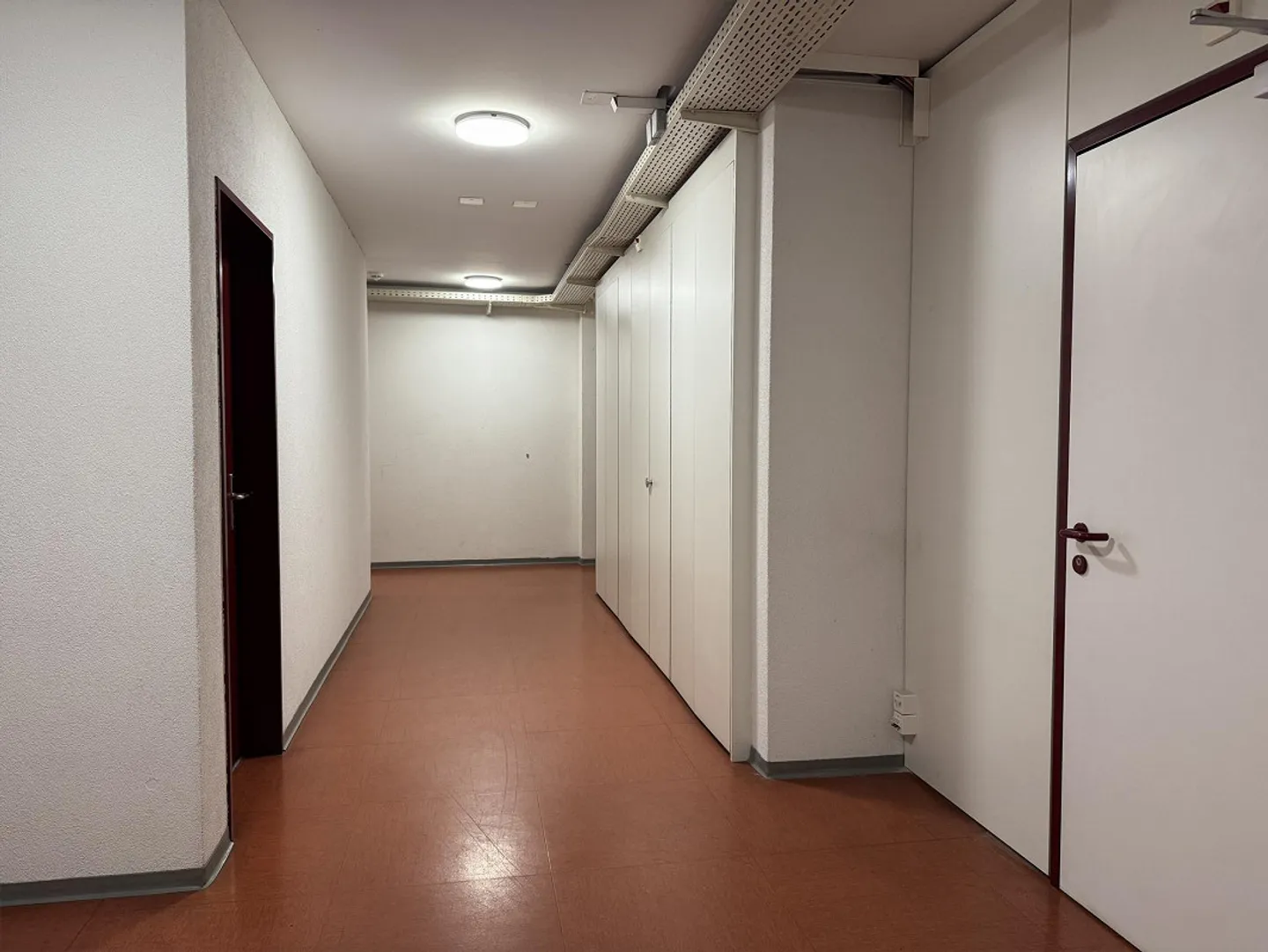 Bureau lumineux au rez-de-chaussée avec accès à la livraison - Photo 10 sur 16