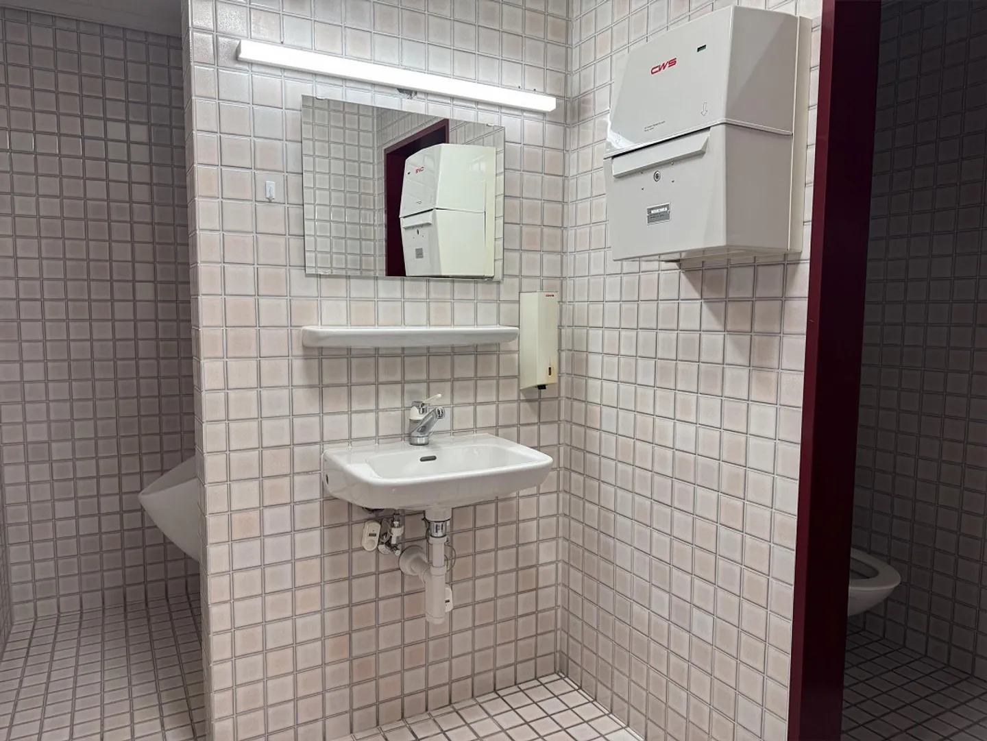 Bureau lumineux au rez-de-chaussée avec accès à la livraison - Photo 11 sur 16