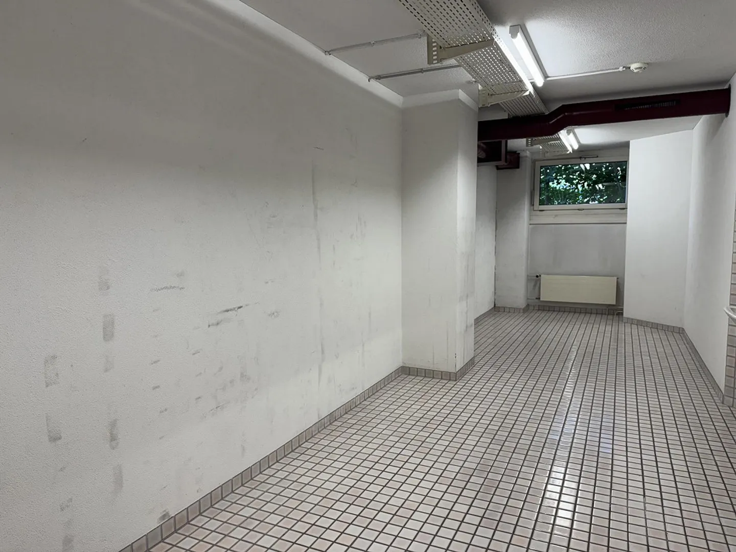 Bureau lumineux au rez-de-chaussée avec accès à la livraison - Photo 14 sur 16