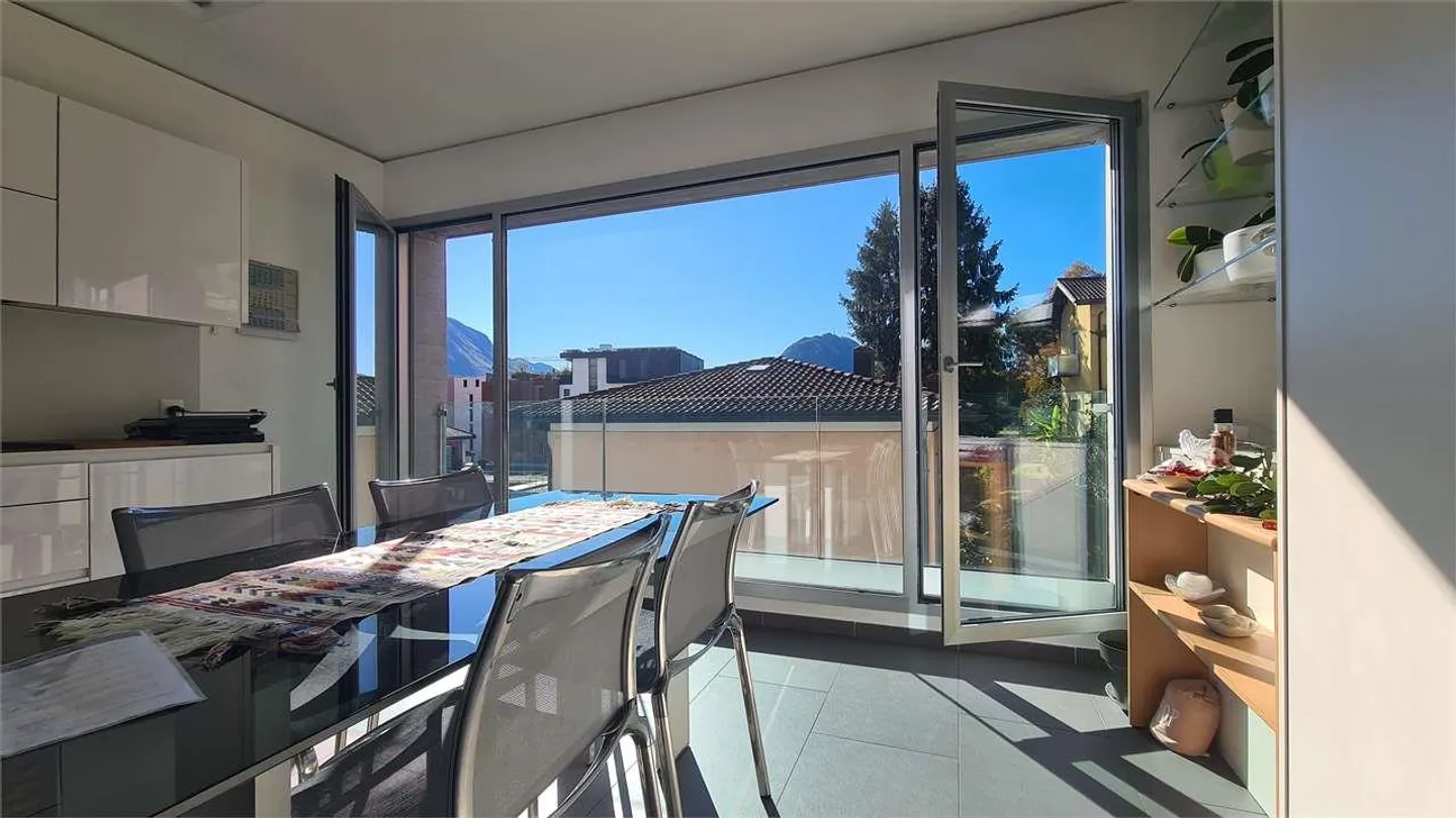 LUGANO: MODERN 4.5 ROOM APARTMENT WITH LARGE TERRACE - Photo 4 of 13