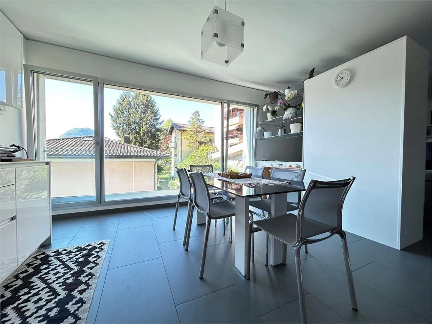 LUGANO: MODERN 4.5 ROOM APARTMENT WITH LARGE TERRACE - Photo 6 of 13