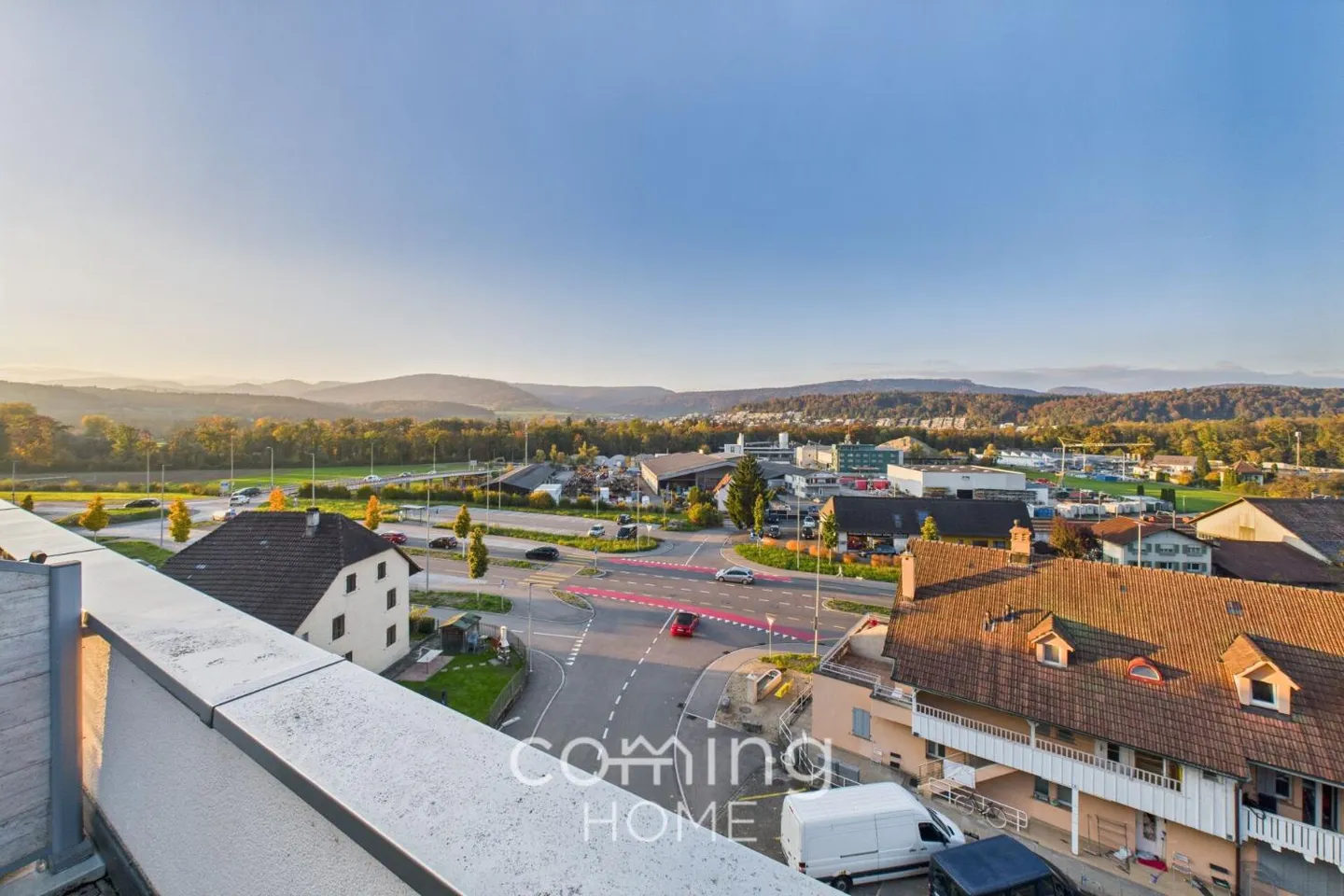 Appartement penthouse rénové de 4 pièces à Wöschnau avec grande terrasse et vues panoramiques - Photo 1 sur 13