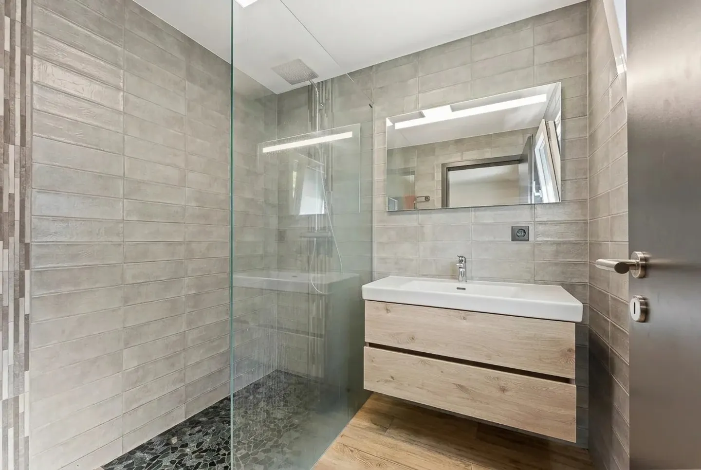 Stunning Detached Villa in Quiet Area - Photo 8 of 9
