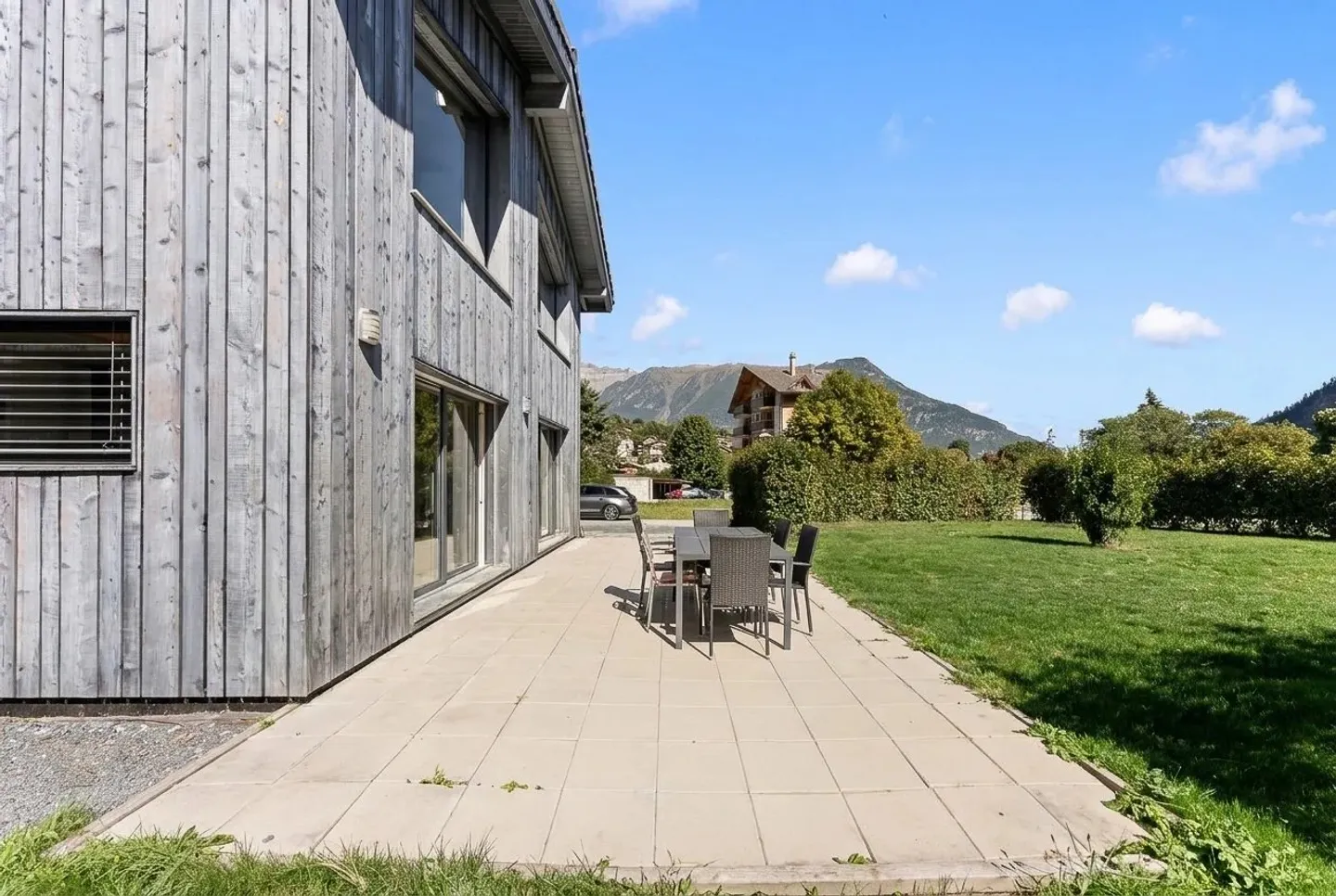 Stunning Detached Villa in Quiet Area - Photo 9 of 9