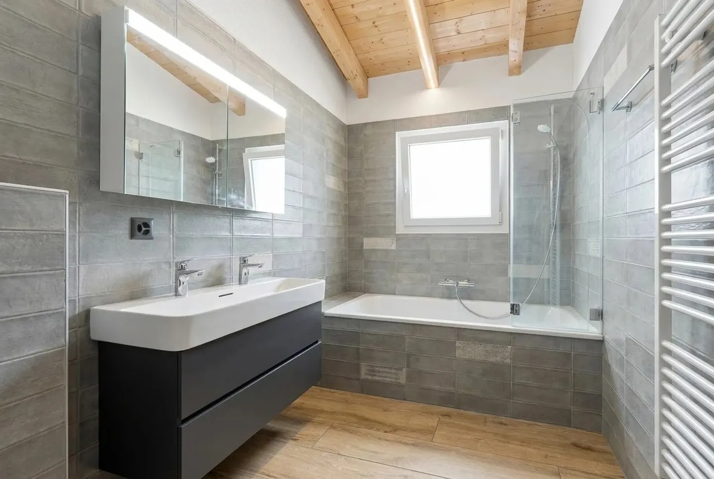 Stunning Detached Villa in Quiet Area - Photo 5 of 9
