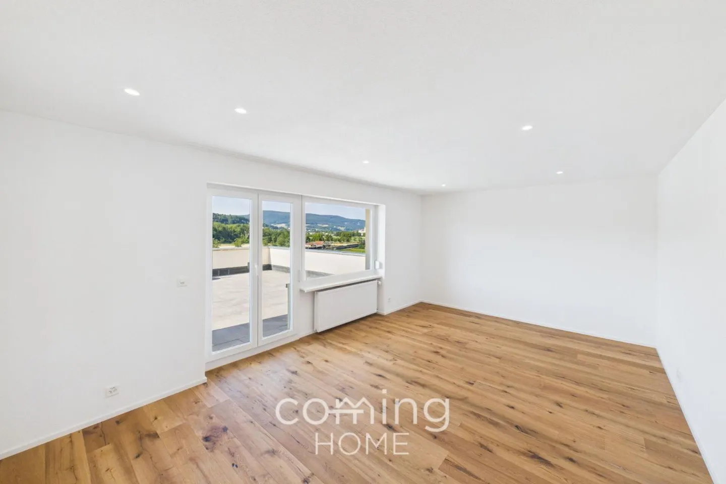 Appartement penthouse rénové de 4 pièces à Wöschnau avec grande terrasse et vues panoramiques - Photo 2 sur 13