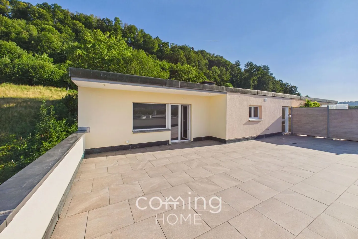 Appartement penthouse rénové de 4 pièces à Wöschnau avec grande terrasse et vues panoramiques - Photo 11 sur 13