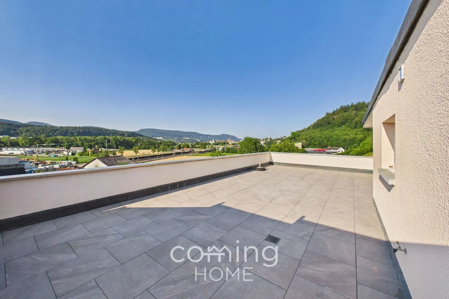 Appartement penthouse rénové de 4 pièces à Wöschnau avec grande terrasse et vues panoramiques - Photo 12 sur 13