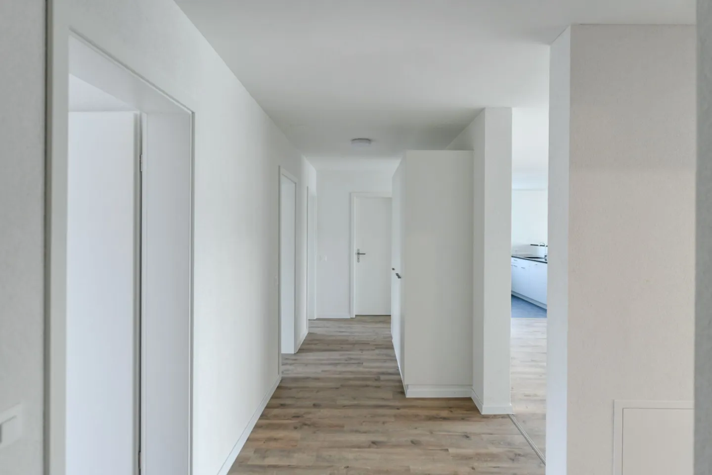 PLENTY OF SPACE FOR THE FAMILY: 5.5-room apartment - Photo 5 of 9
