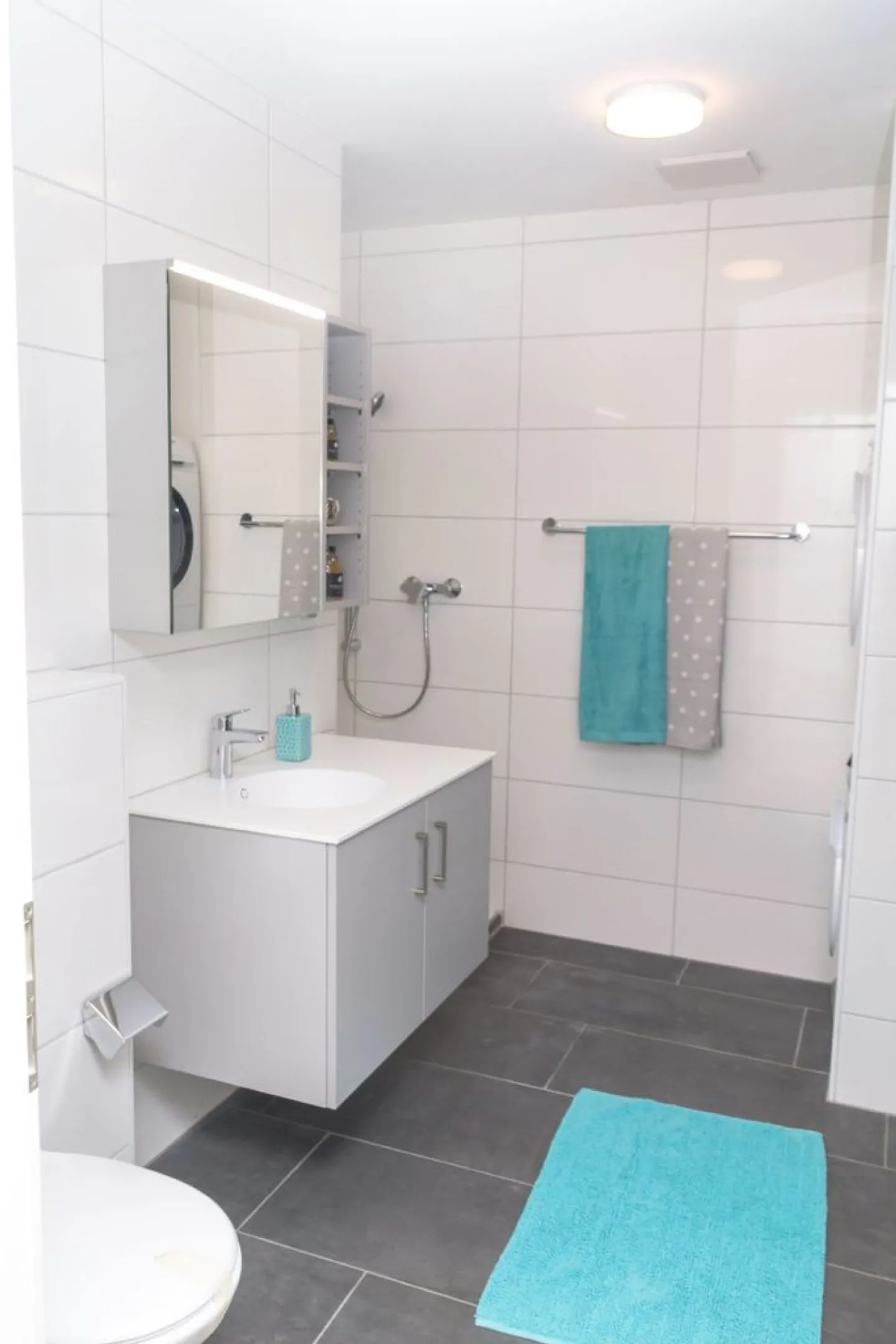 PLENTY OF SPACE FOR THE FAMILY: 5.5-room apartment - Photo 7 of 9