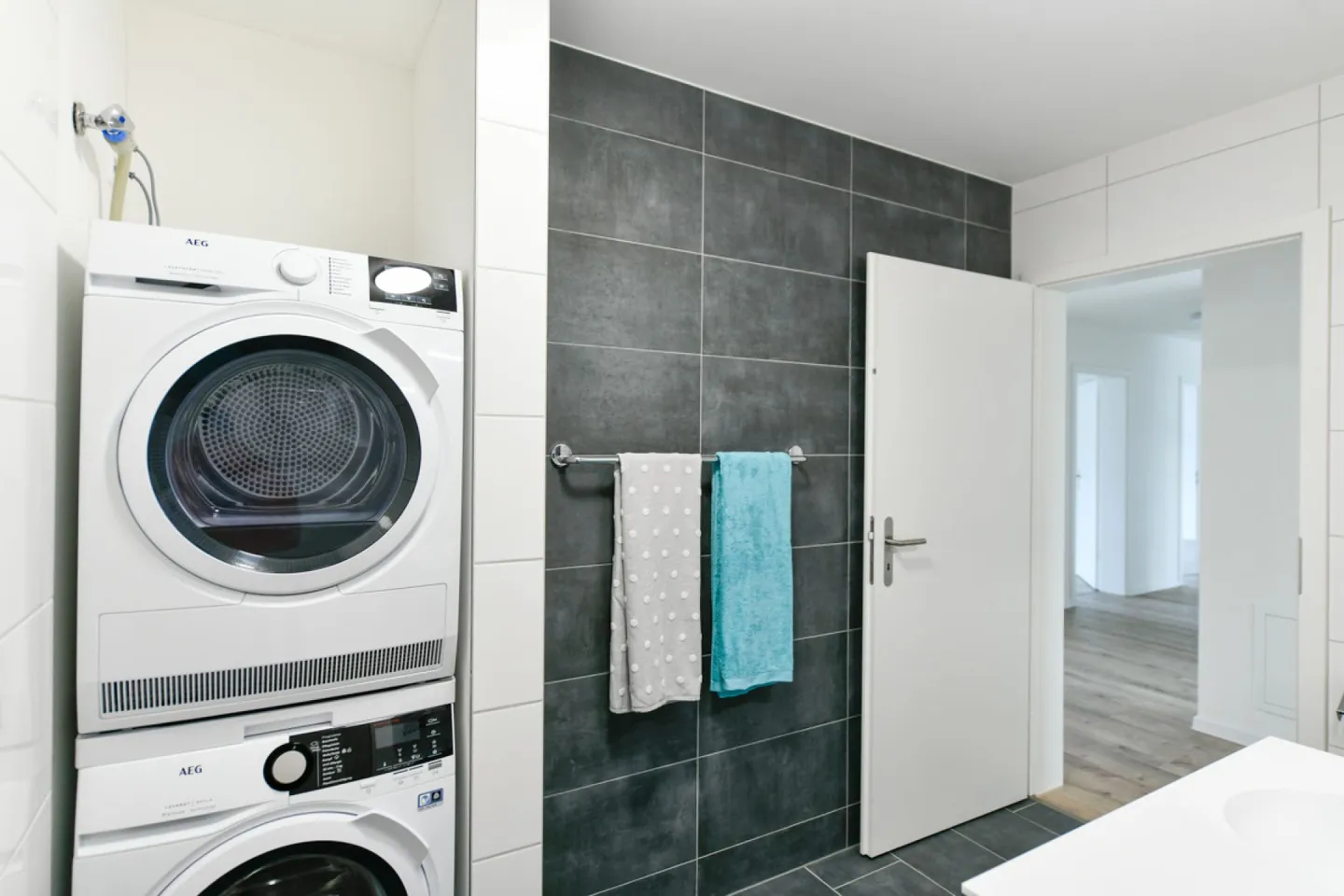 PLENTY OF SPACE FOR THE FAMILY: 5.5-room apartment - Photo 8 of 9
