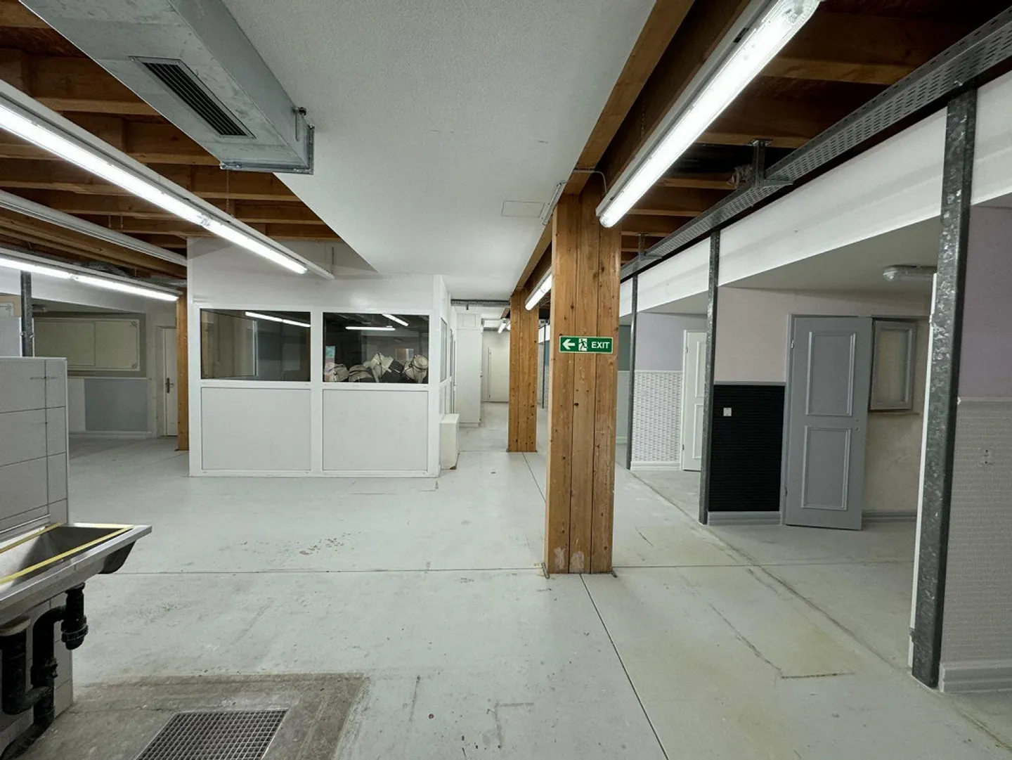 Bureau et espace commercial à louer dans un emplacement de choix - Photo 2 sur 12