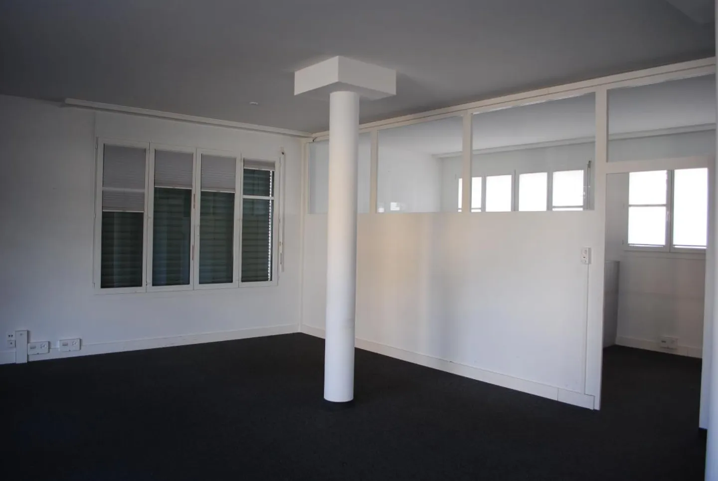 Espace de vente avec 4 vitrines et stationnement dans un emplacement central à 4914 Roggwil - Photo 8 sur 10