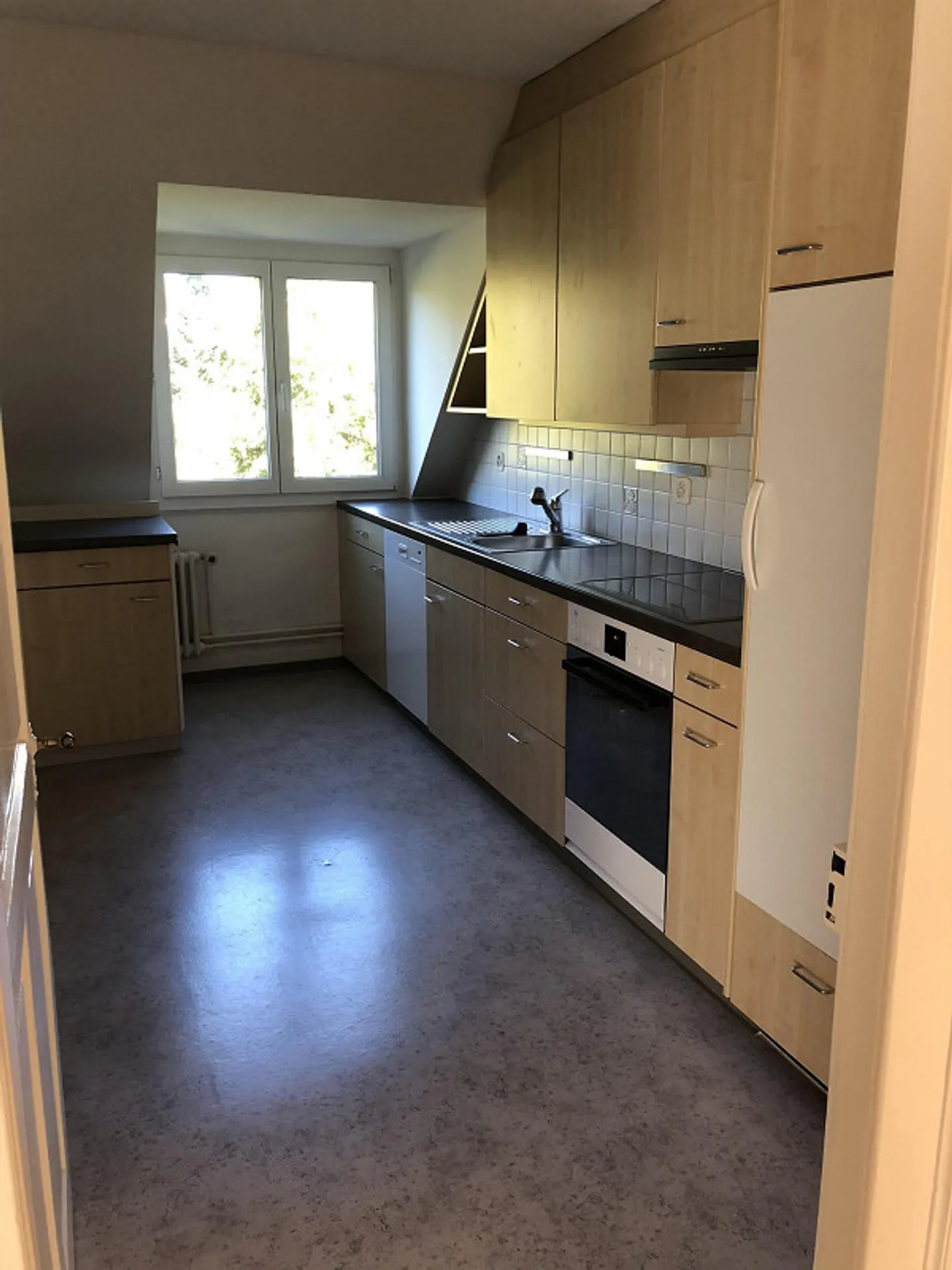 Appartamento attico luminoso e originale di 5 stanze - Foto 2 di 7