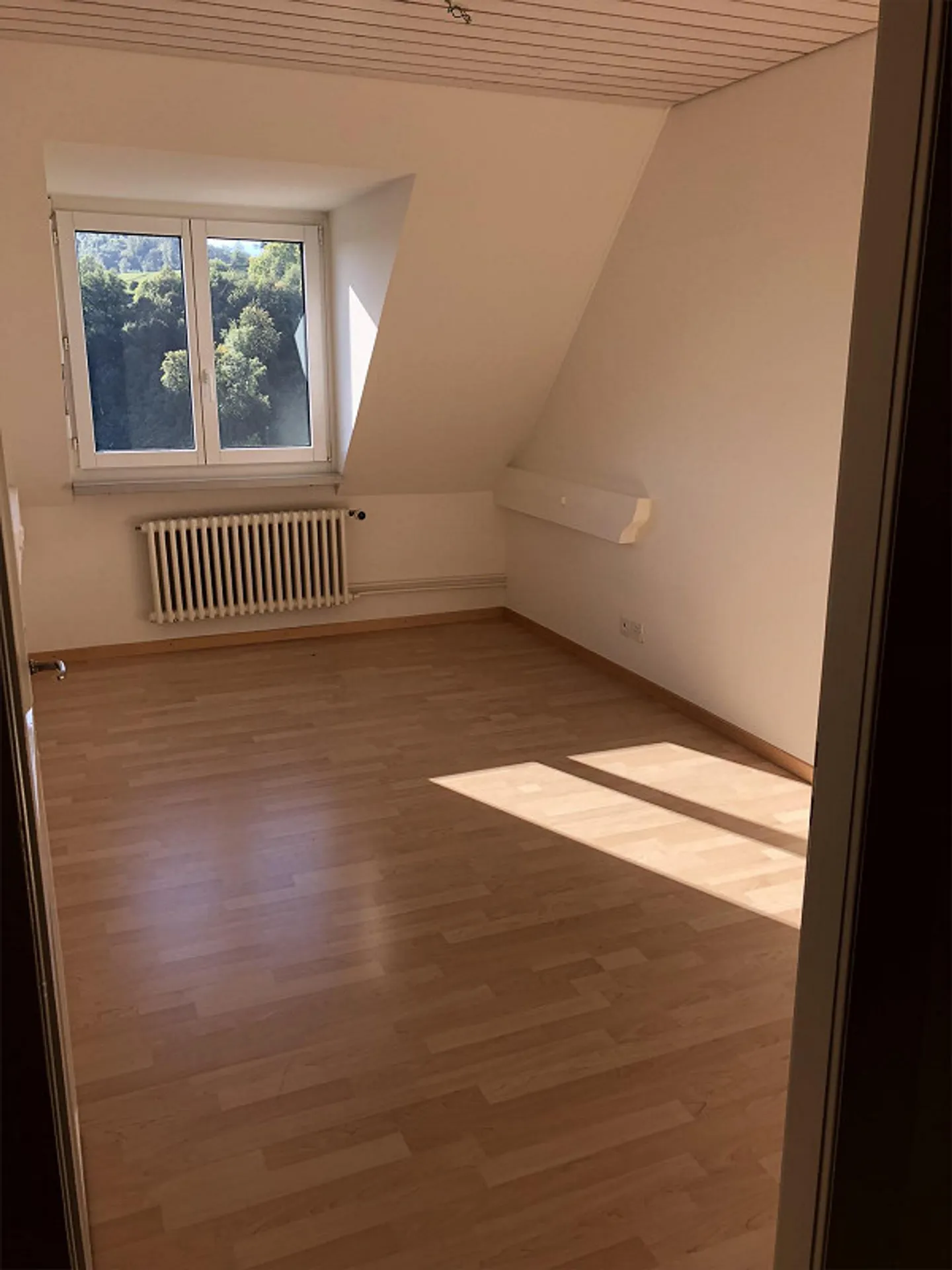Appartamento attico luminoso e originale di 5 stanze - Foto 3 di 7