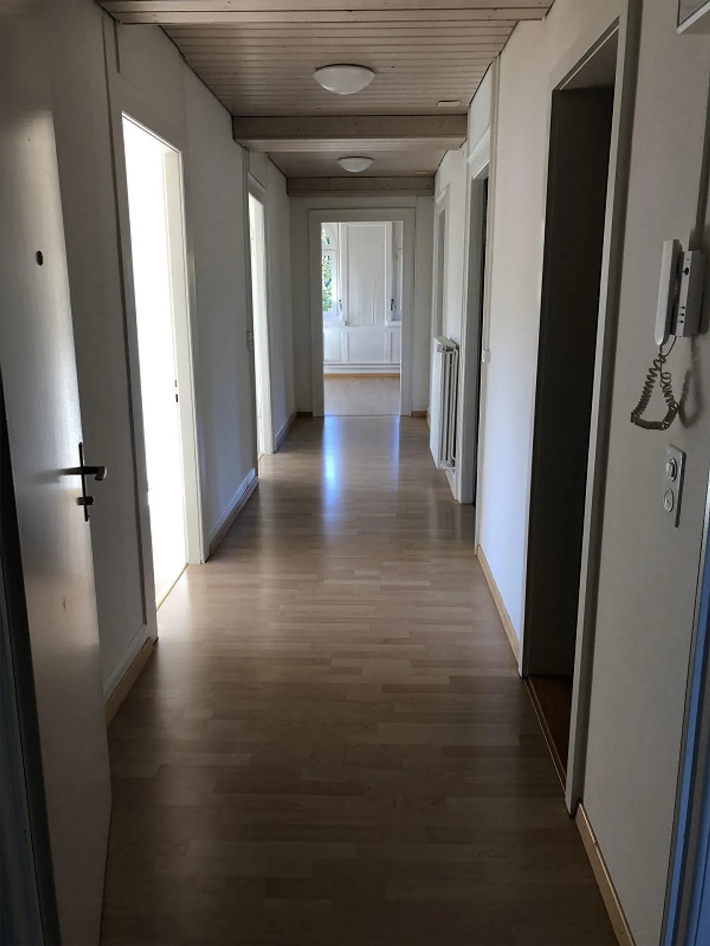 Appartamento attico luminoso e originale di 5 stanze - Foto 4 di 7