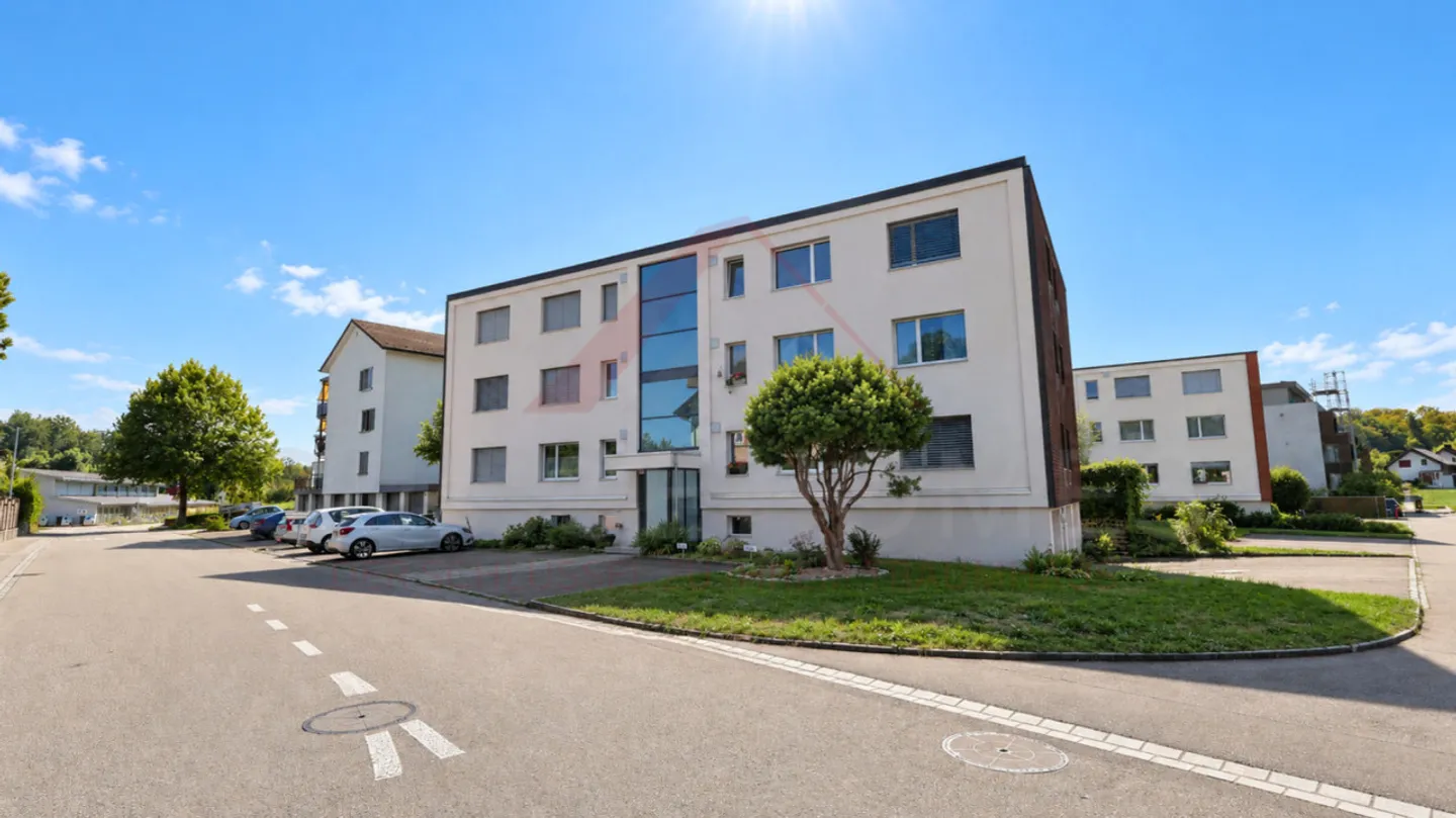 Bellissimo appartamento di 4.5 stanze a Riedholz: Ben tenuto e con grande potenziale - Foto 1 di 16