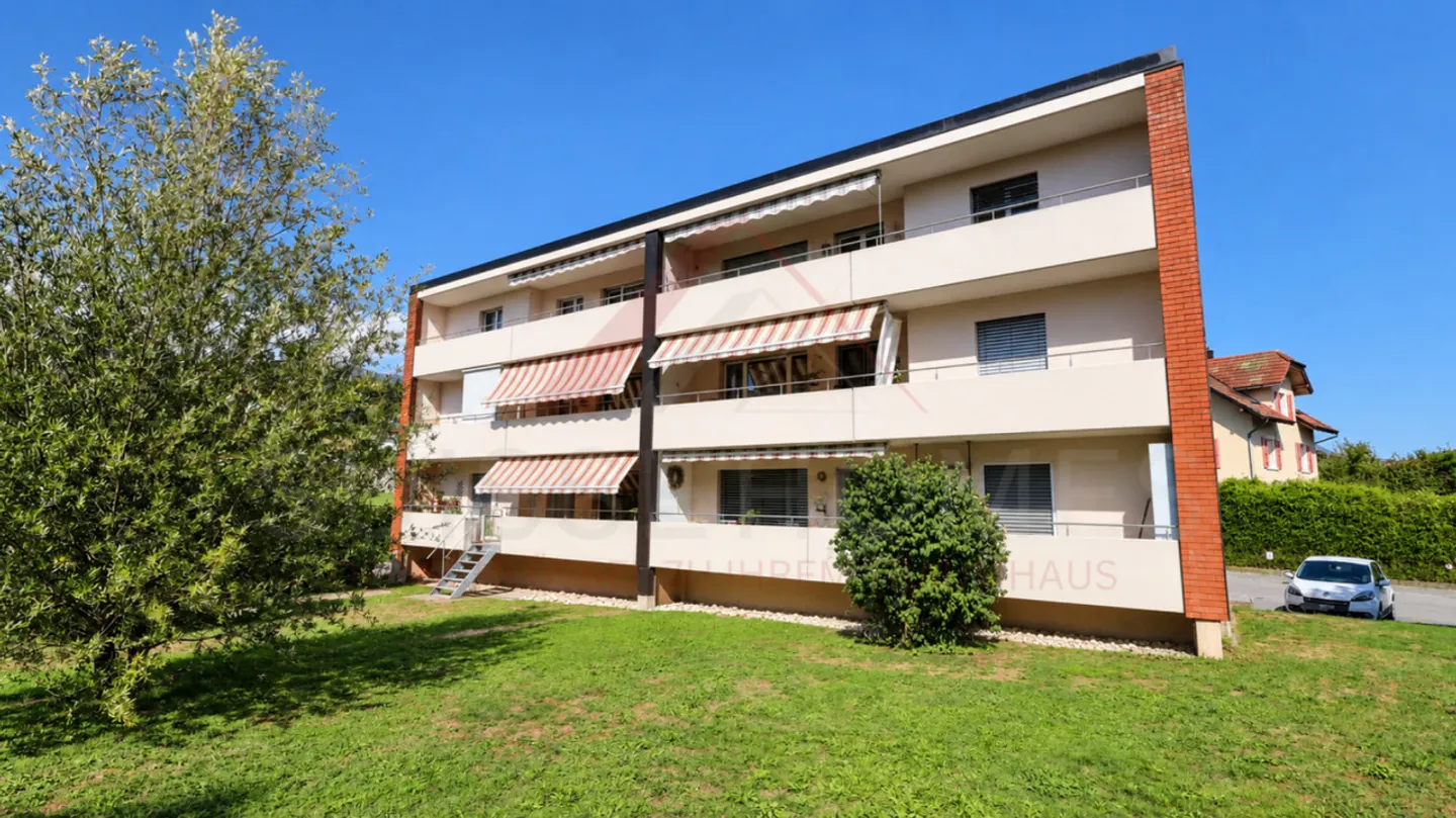 Bellissimo appartamento di 4.5 stanze a Riedholz: Ben tenuto e con grande potenziale - Foto 3 di 16