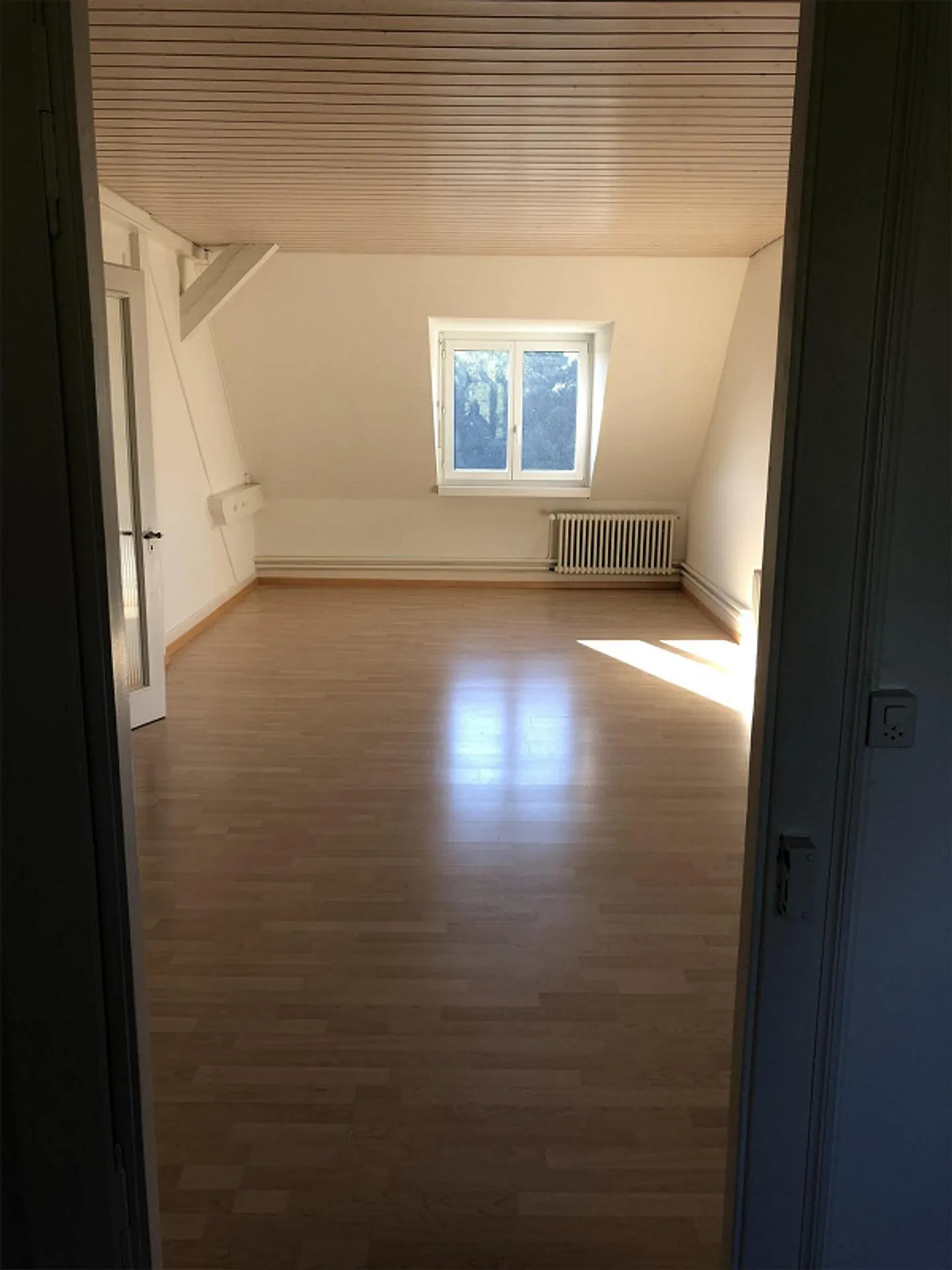 Appartamento attico luminoso e originale di 5 stanze - Foto 6 di 7