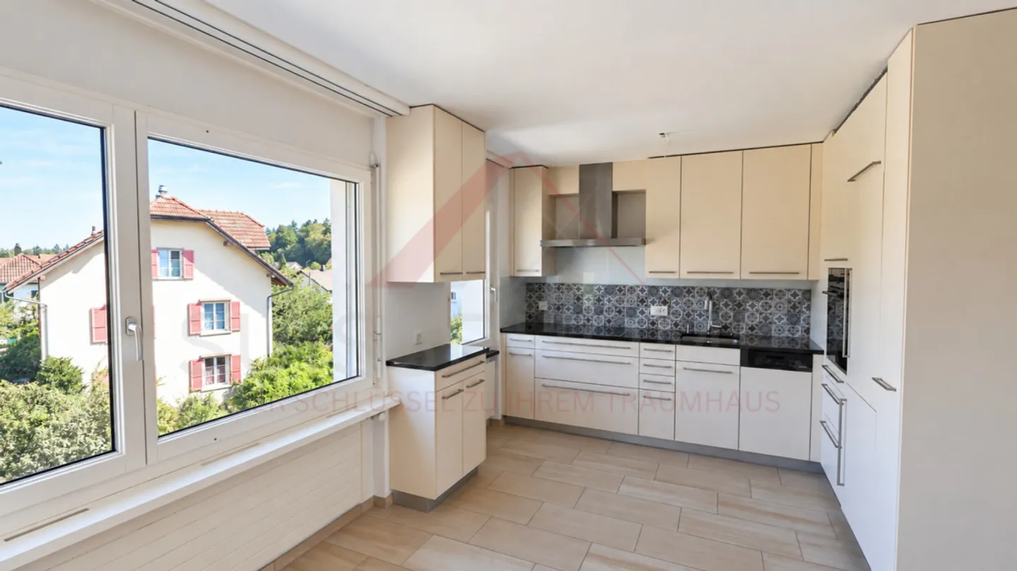 Bellissimo appartamento di 4.5 stanze a Riedholz: Ben tenuto e con grande potenziale - Foto 7 di 16