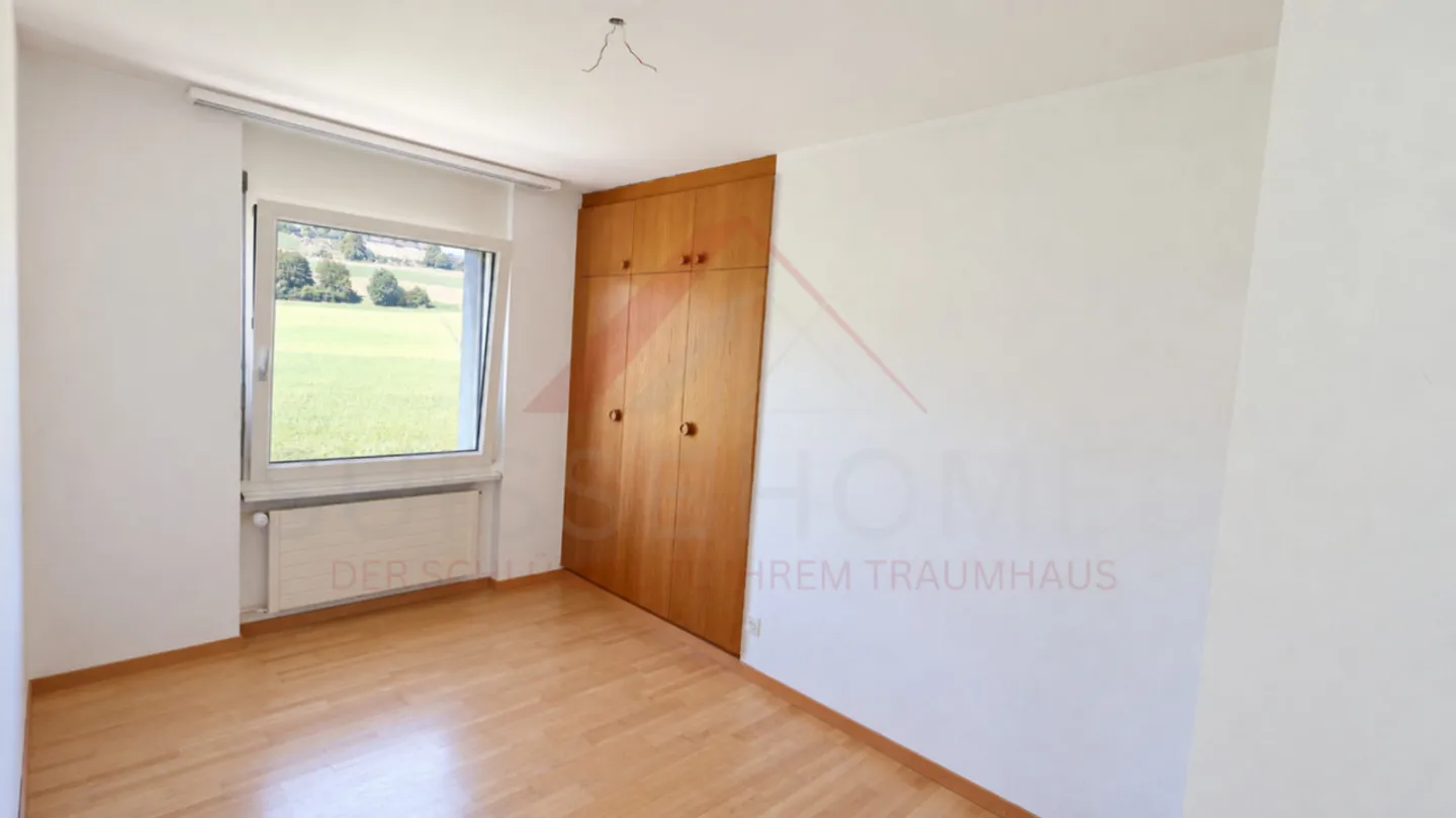 Bellissimo appartamento di 4.5 stanze a Riedholz: Ben tenuto e con grande potenziale - Foto 9 di 16