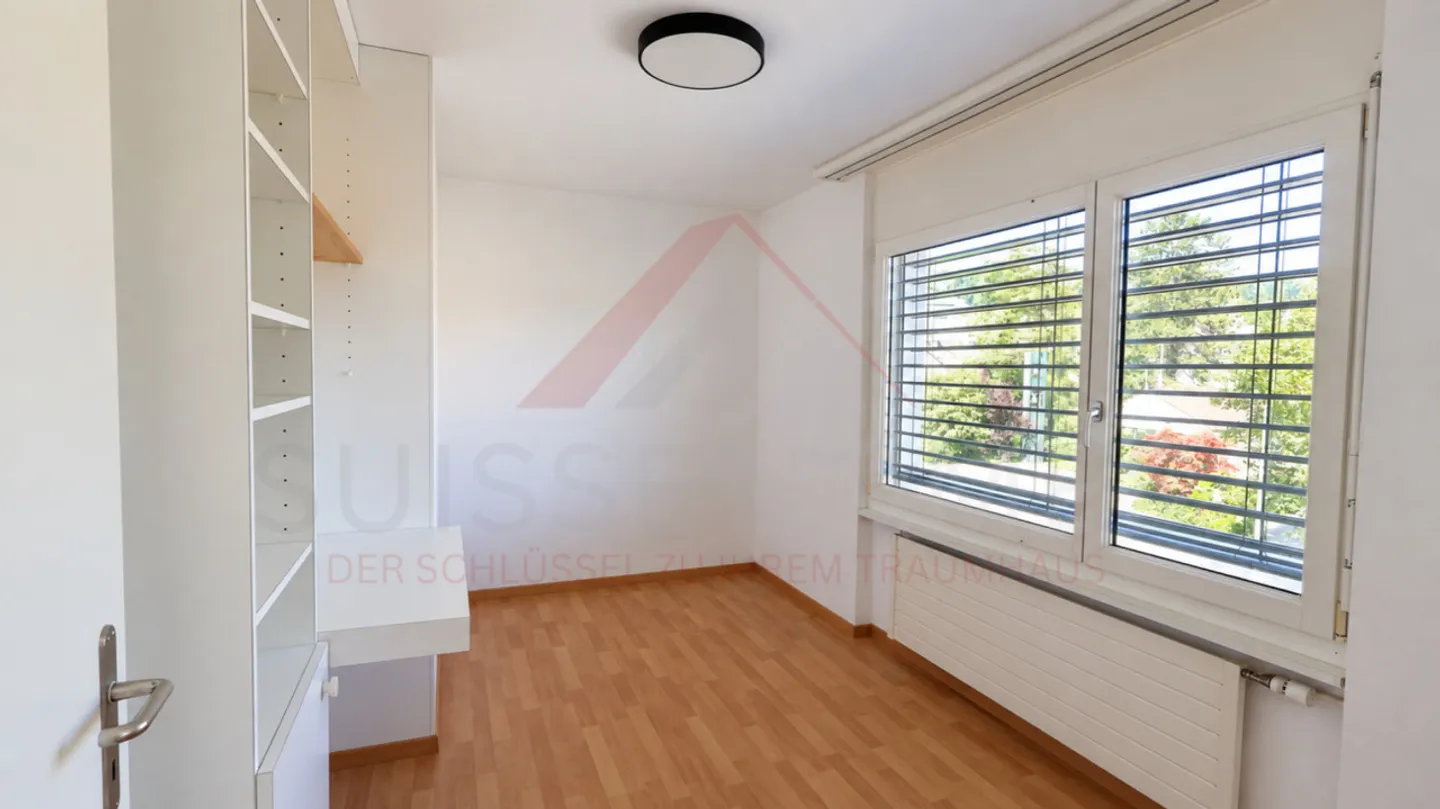 Bellissimo appartamento di 4.5 stanze a Riedholz: Ben tenuto e con grande potenziale - Foto 12 di 16