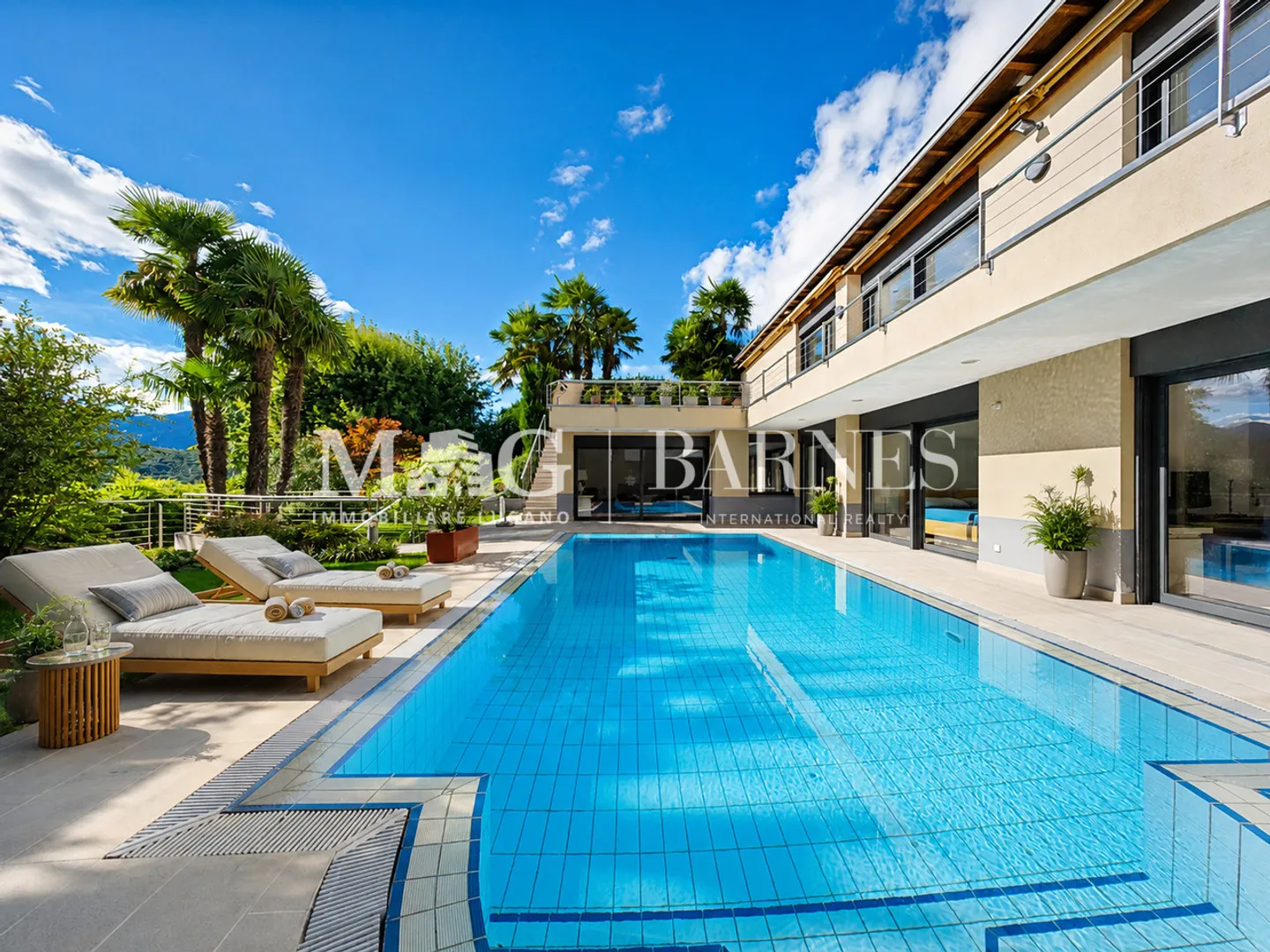 Villa prestigiosa con piscina - Foto 1 di 14