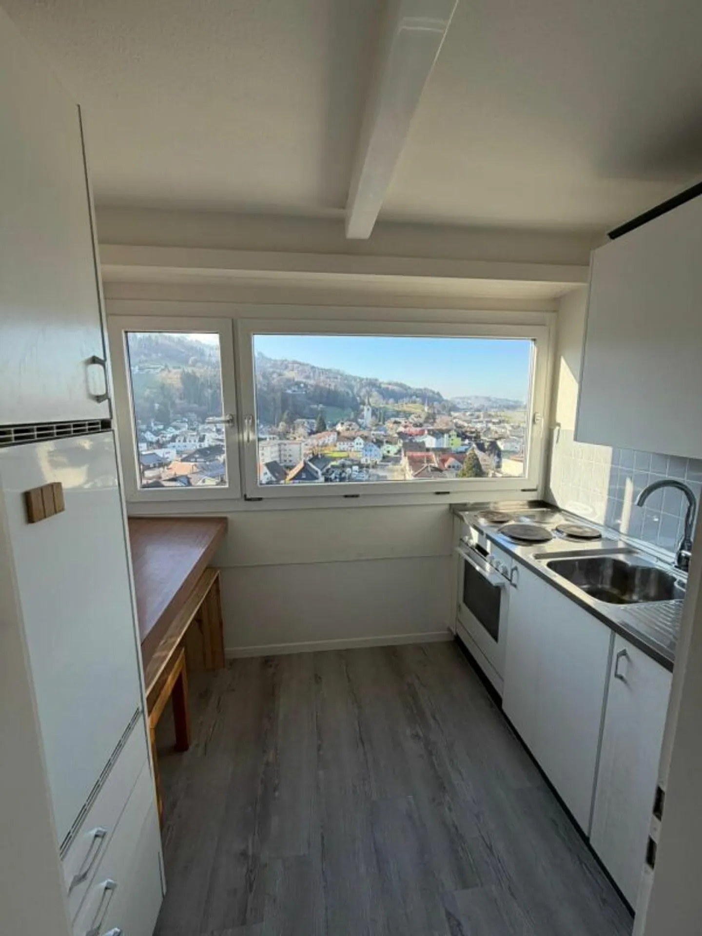 Apartment for rent - Photo 3 of 8