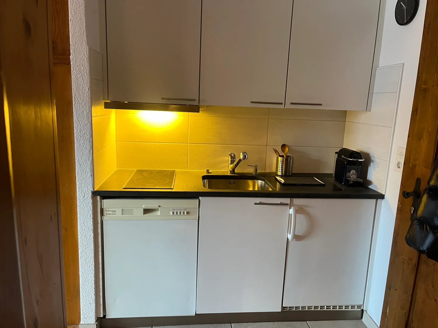 Furnished 1-room apartment - Photo 4 of 4