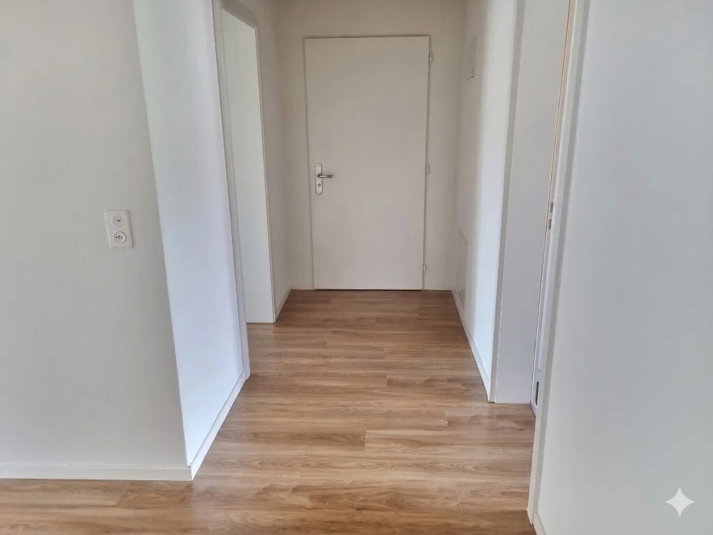Central 3-room apartment freshly painted & new flooring - Photo 5 of 6