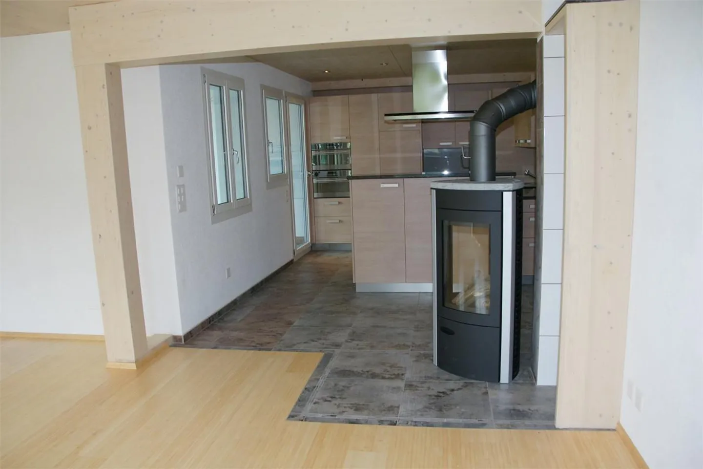 Large and bright 5-room apartment with Swedish stove, winter garden, balcony - Photo 15 of 26