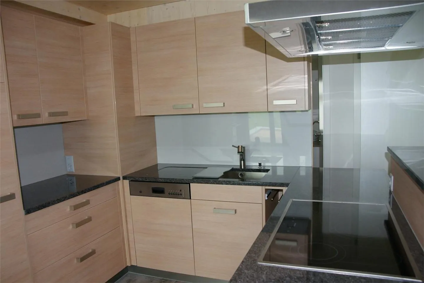 Large and bright 5-room apartment with Swedish stove, winter garden, balcony - Photo 16 of 26