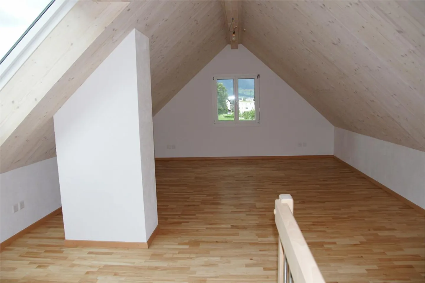 Large and bright 5-room apartment with Swedish stove, winter garden, balcony - Photo 5 of 26