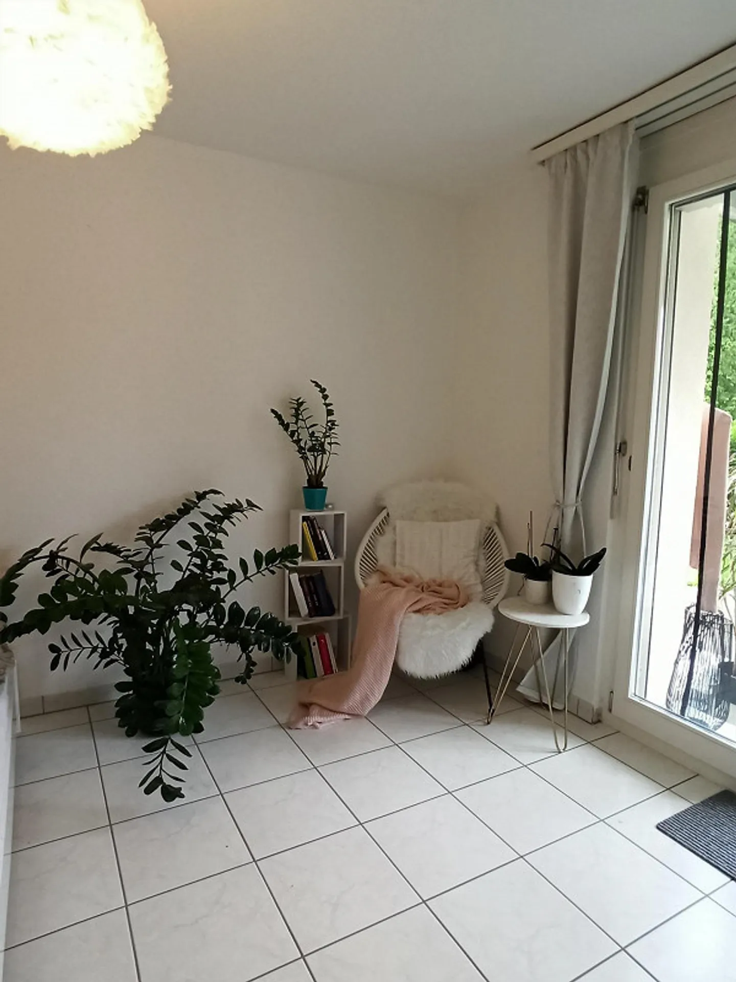 Appartement calme de 2,5 pièces avec beau jardin - Photo 3 sur 7