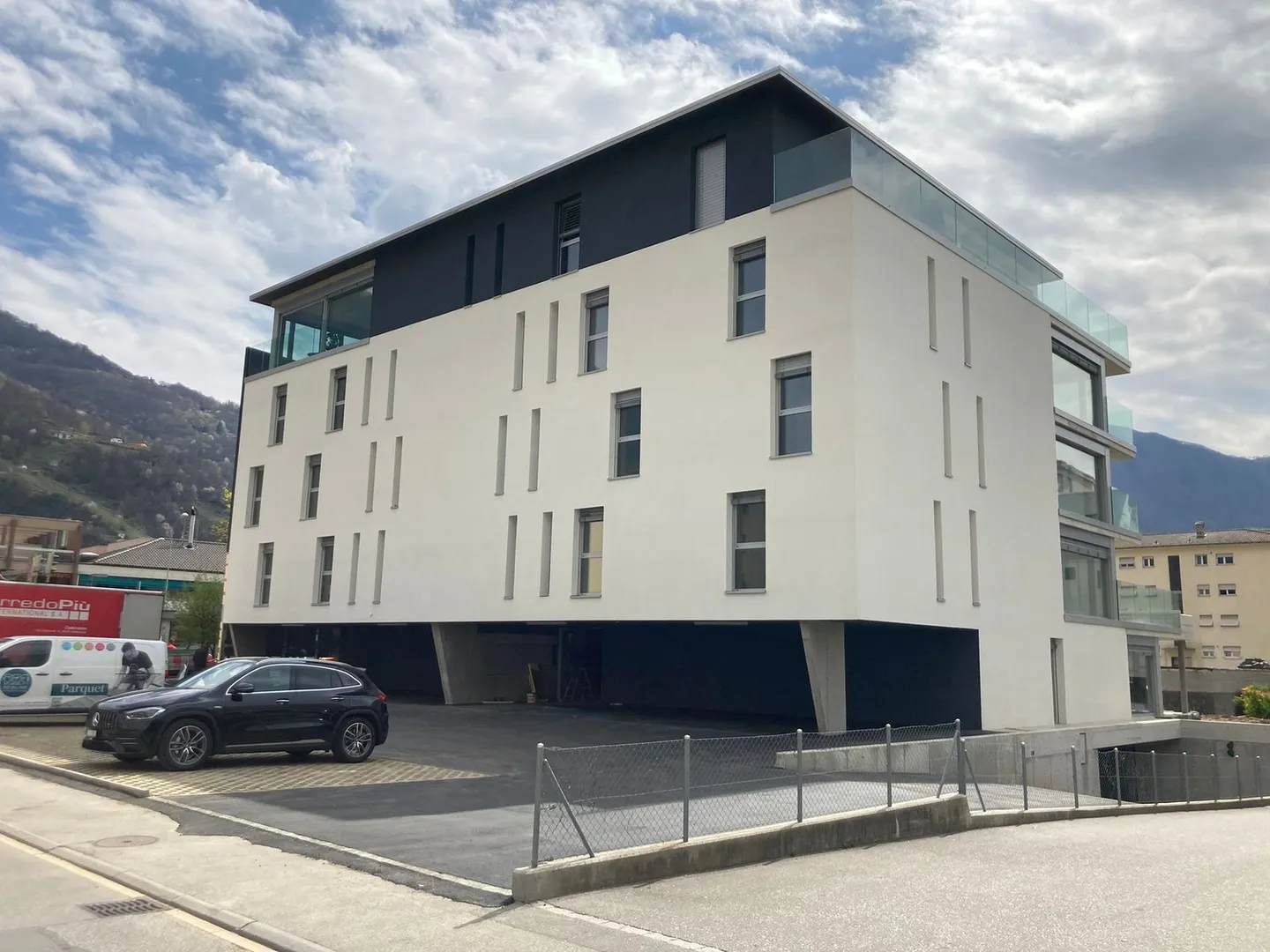 Appartamento al piano terra con 2 ½ camere e grande terrazza coperta - Foto 2 di 13