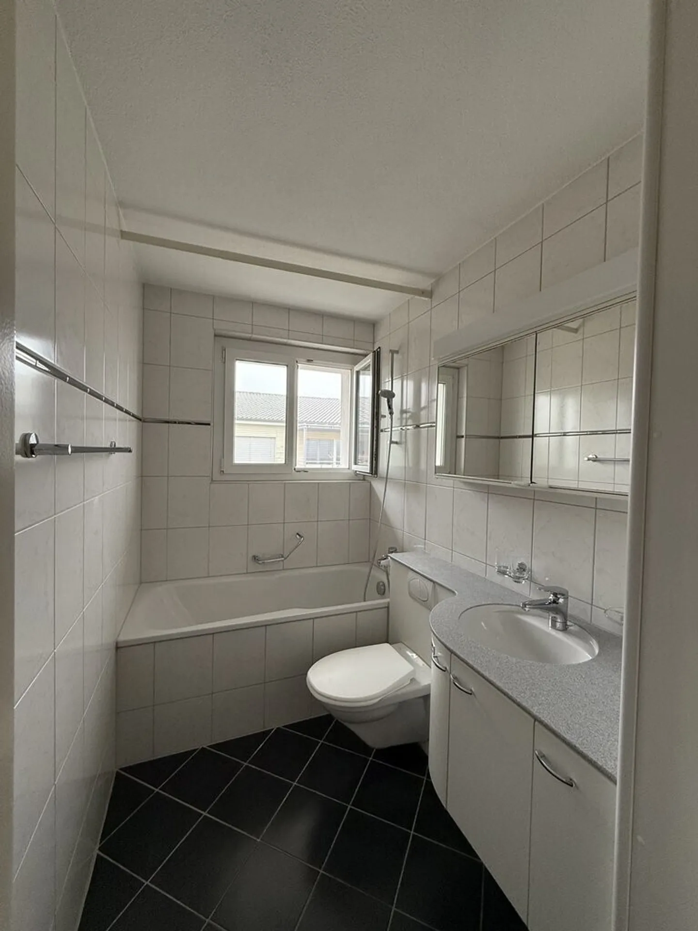 Attractive apartment in a green, quiet location! - Photo 5 of 8